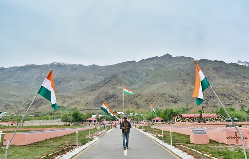 Delhi via Manali, then to Leh Ladakh, and last to Srinagar by Jeep (Road Trip)